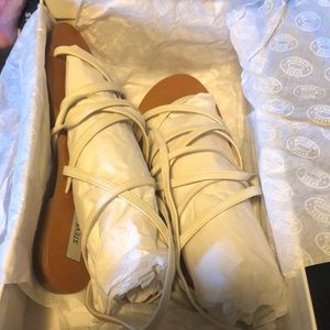 Whitw leather Steve Madden sandals